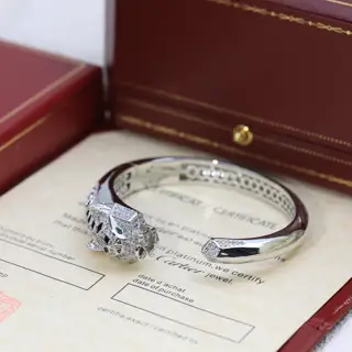 Cartier spotted diamond leopard bracelet Inlaid with 360 round brilliant cut diamonds