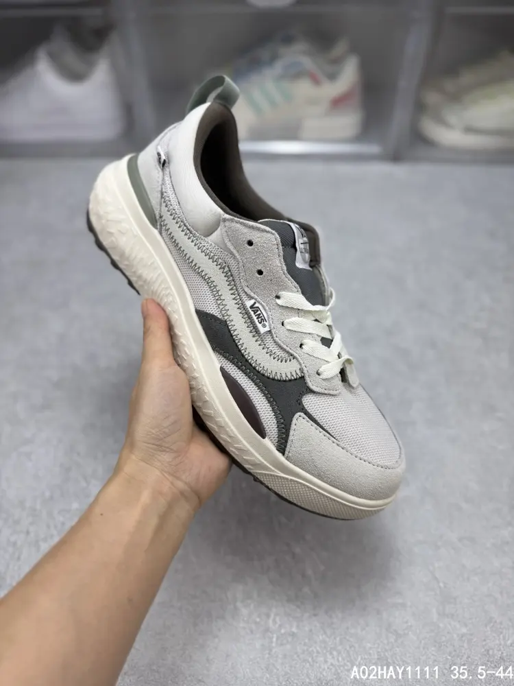 Vans Corporate Grade Vans MTEULTRARANGE NEO VR3 Vans Trendy Comfortable Non-slip VN000BCEWTM