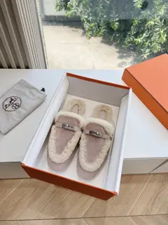 Hermès Teddy Fur Bun Toe Fur and Leather Curly Fur Slippers This year