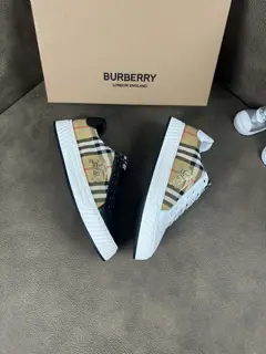 BURBERRY 2024 new models are carefully crafted and set off the crowd