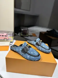 Louis Vuitton furry slippers~