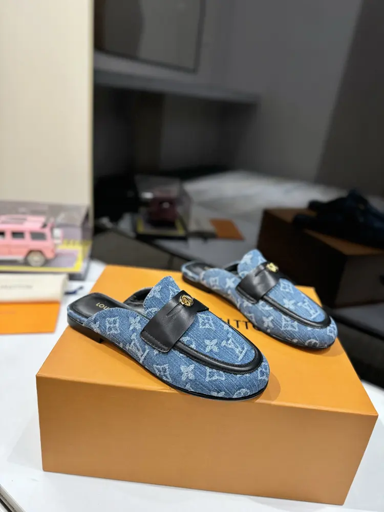 Louis Vuitton furry slippers~
