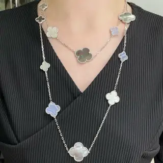 Van Cleef & Arpels high-end gray