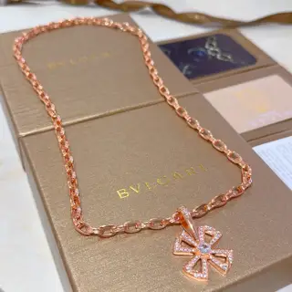 Bvlgari DIVAS’ DREAM series is in perfect condition and has invincible details. The unique