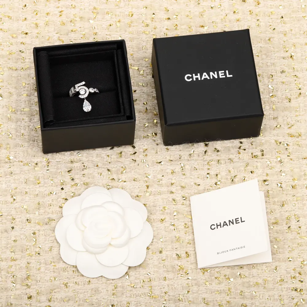 Chanel N°5 white gold ring