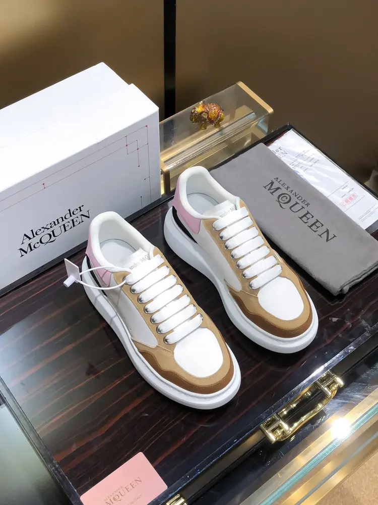 Alexander McQueen white shoes. Selected top-grain cowhide upper
