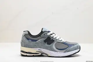 New Balance T-Beam outsole provides arch support to keep gait stable#Exposed cushioning M2002RBV