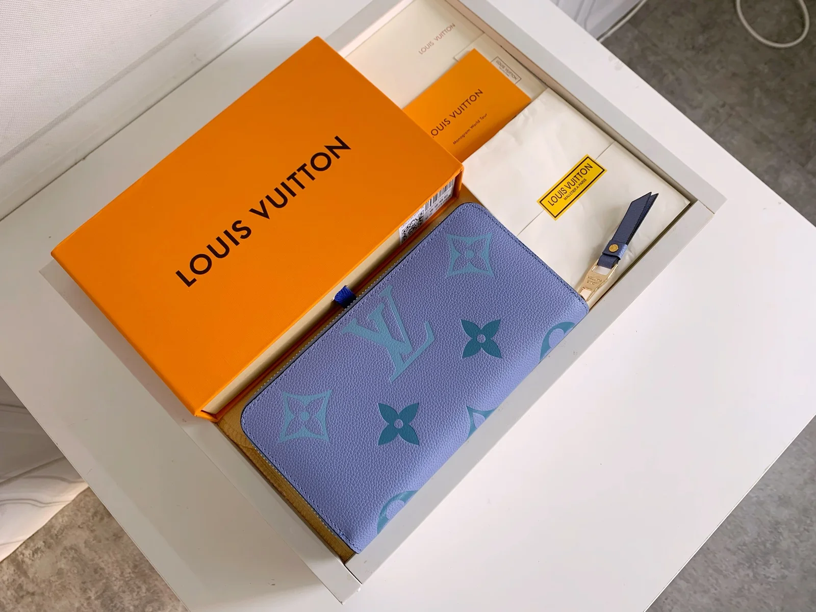 Louis Vuitton Wallet M80402