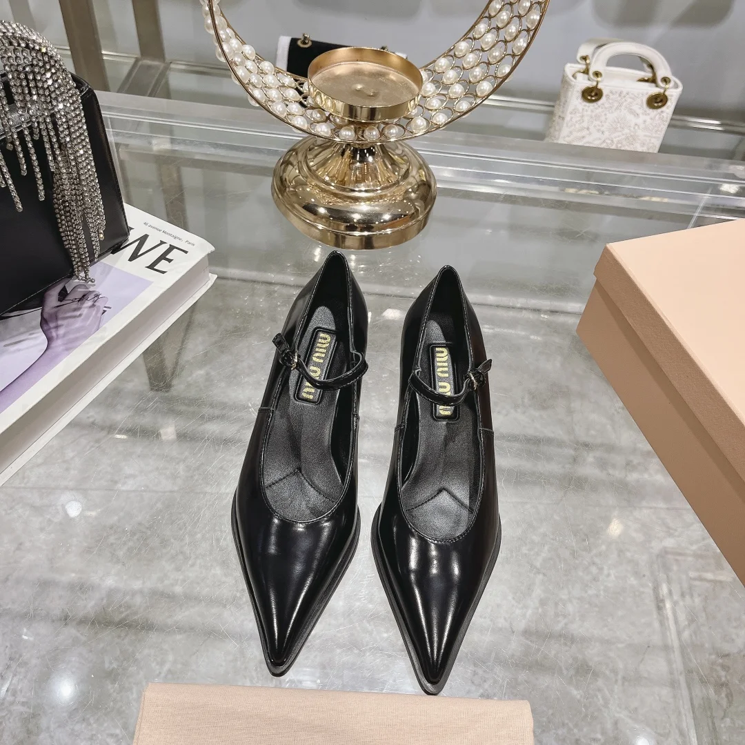 Miu Miu Miu 2024 Spring and Summer New Hollow Single Shoes
