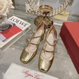 Roger Vivier new high-heeled Mary Jane shoes. The highly anticipated high-heeled Mary Jane
