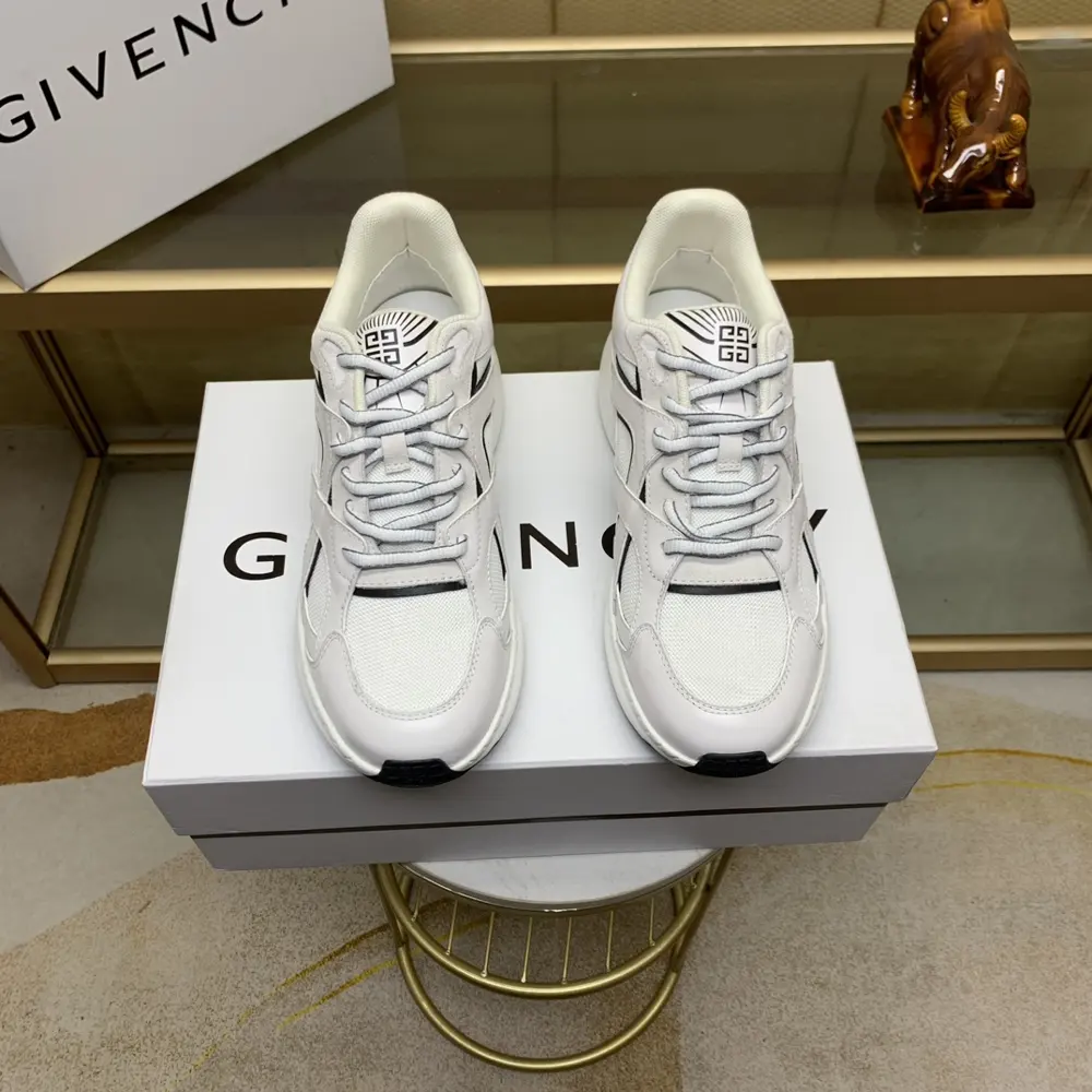 Givenchy men’s low-top jogging sneakers
