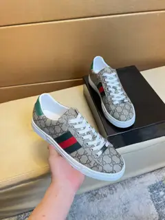 Gucci sneakers. Counter purchase Casual Original leather imported from Italy