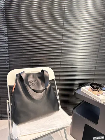 MiuMiu Hobo