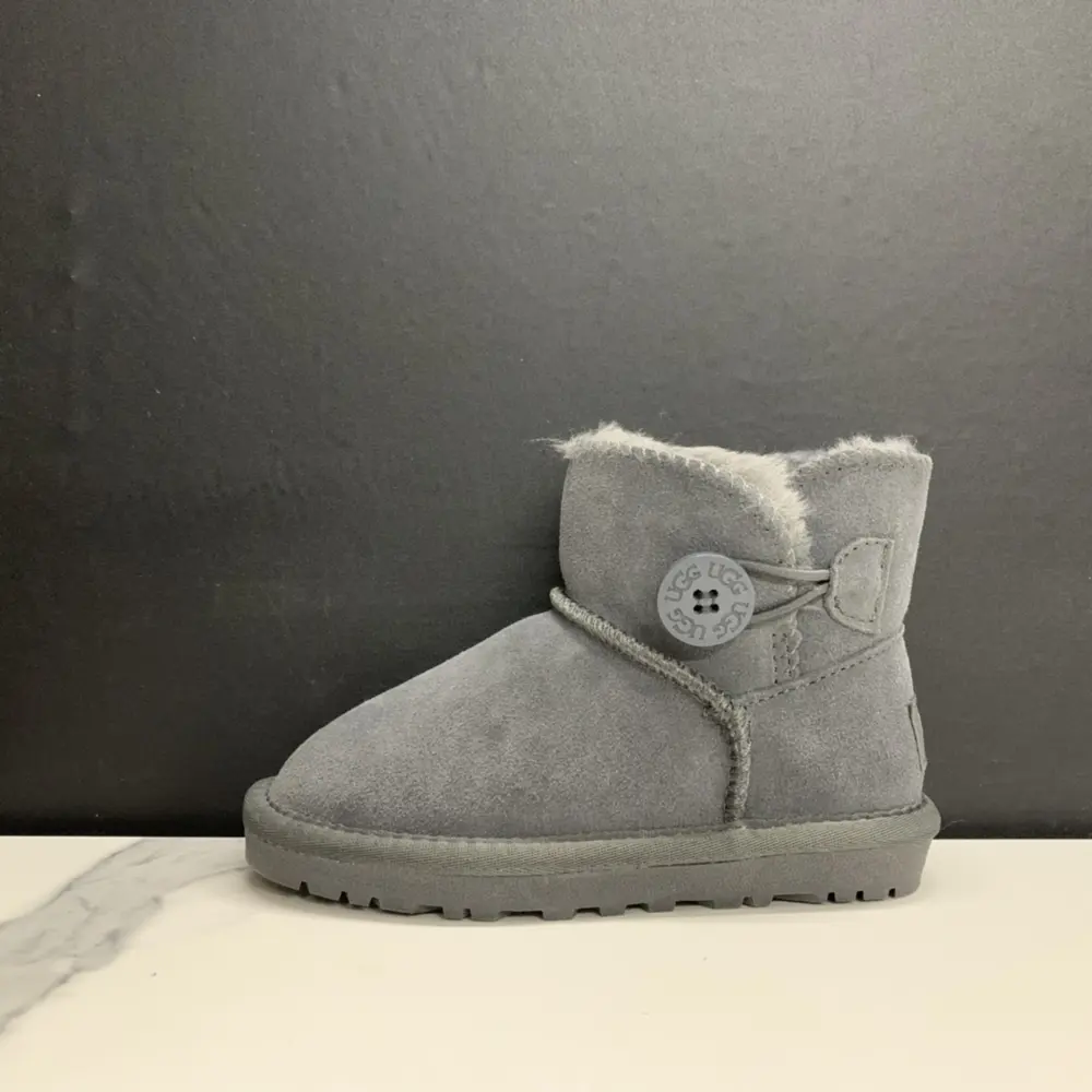 UGG mahogany buckle children’s snow boots