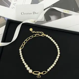 DIOR necklace hot-selling models are hot and new