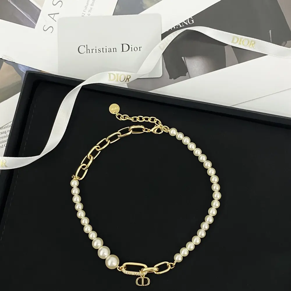 DIOR necklace hot-selling models are hot and new