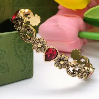 Gucci’s new double G flower bracelet