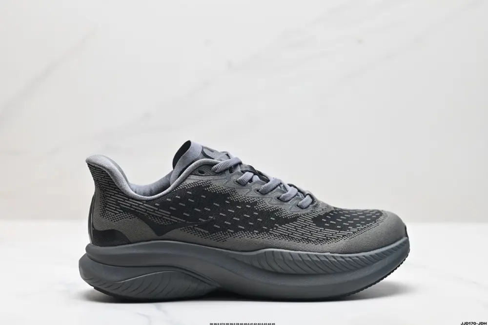 The HOKA brand comes from the Maori language of New Zealand. HOKA means earth 1164032