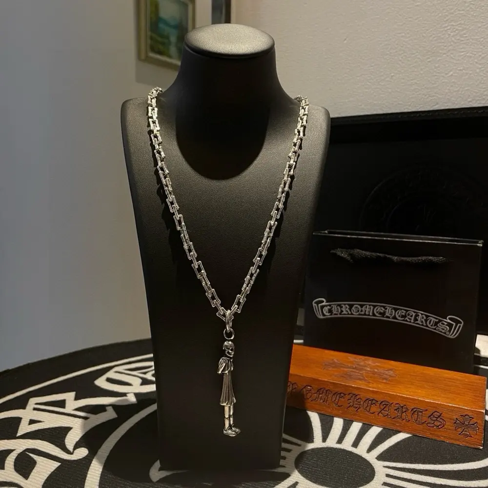 Chrome Hearts Classic retro necklace Personalized cross pendant Concave and convex shapes