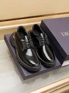 Dior men’s classic casual leather shoes are sold at the counter at the same time