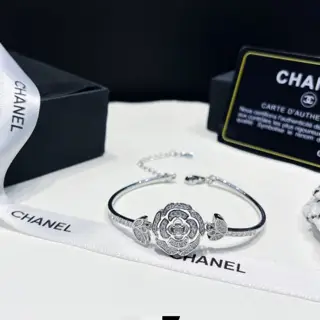 Chanel Camellia irregular diamond bracelet