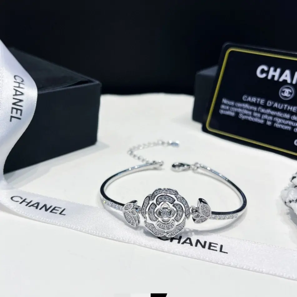 Chanel Camellia irregular diamond bracelet