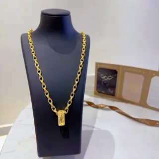 Bvlgari DIVAS’ DREAM series is in perfect condition and has invincible details. The unique