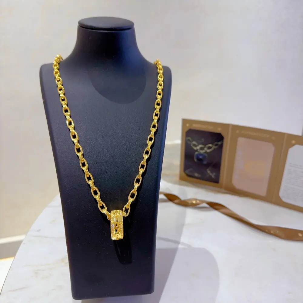 Bvlgari DIVAS’ DREAM series is in perfect condition and has invincible details. The unique