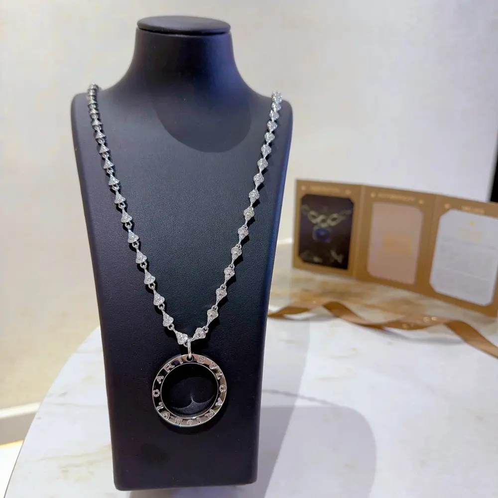 Bvlgari DIVAS’ DREAM series is in perfect condition and has invincible details. The unique