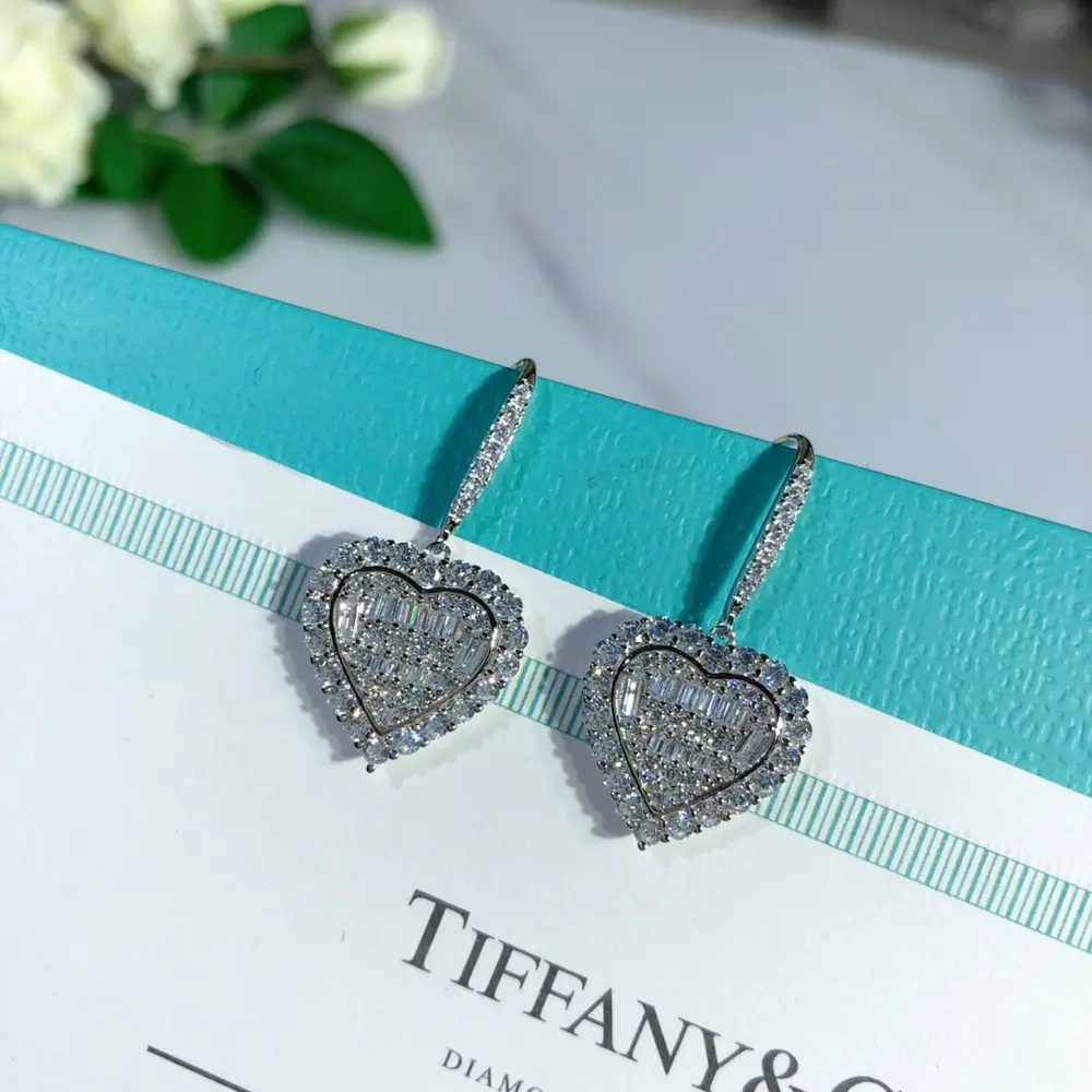 Tiffany square diamond heart earrings New style Grouped step-shaped diamond heart earrings