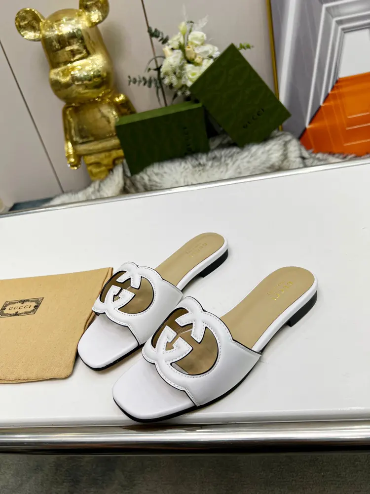 Gucci’s latest hit flat slippers