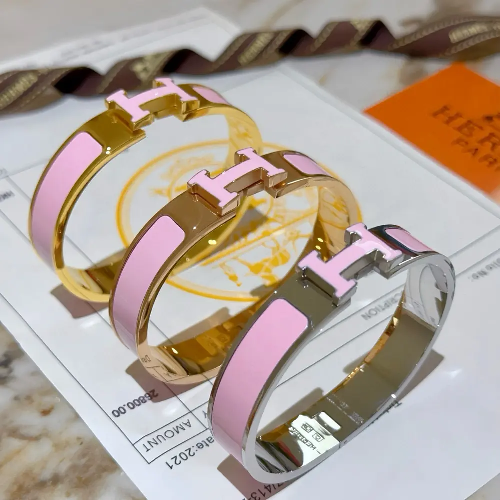 Hermes Bracelet The enamel craft is really a test of the craftsman’s skills. Make sure the