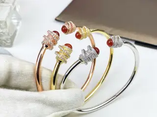 PIAGET’s latest elastic gemstone bracelet