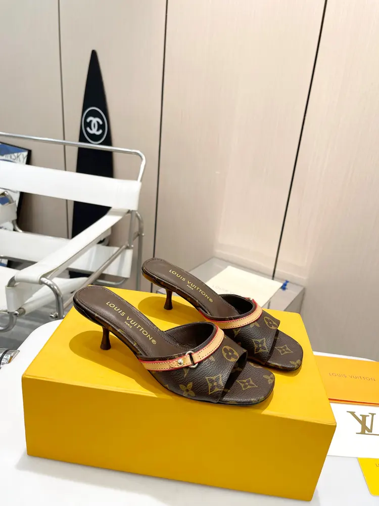 Louis Vuitton open-toe low-heeled shoes
