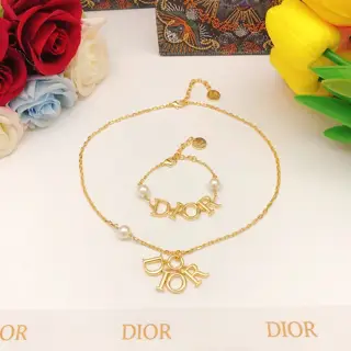 Dior necklace gold Dior pearl letters full of personality and high-end feeling