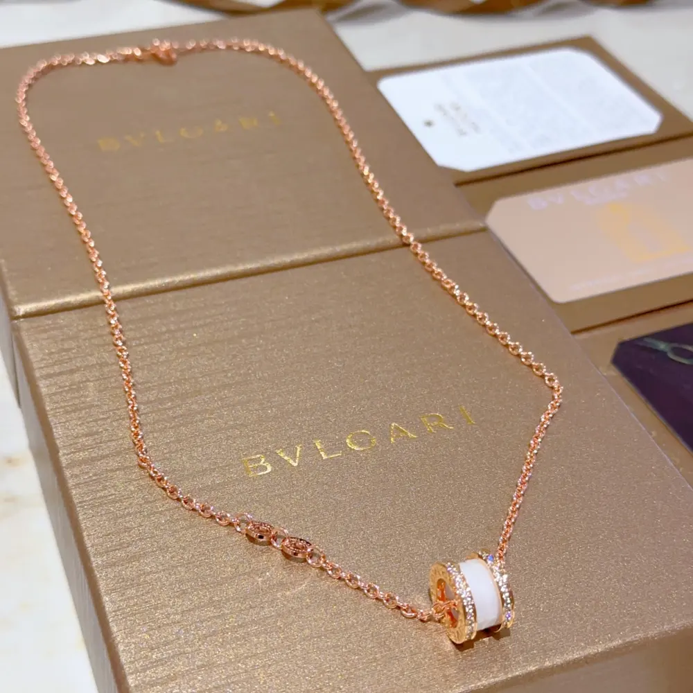 Bvlgari DIVAS’ DREAM series is in perfect condition and has invincible details. The unique