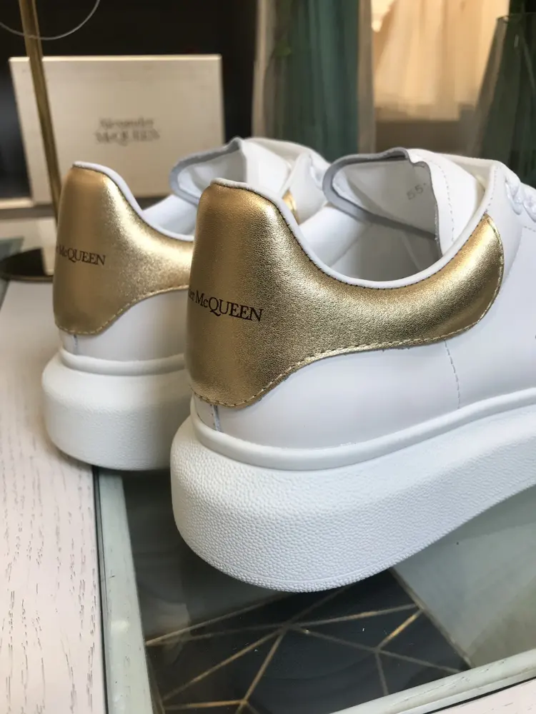 Alexander McQueen classic star hit all-match white shoes