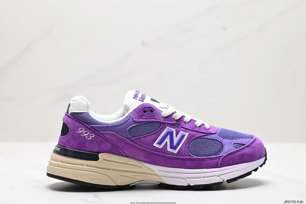New Balance uses Taiwan-made pig leather and breathable mesh materials MR993PG