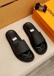 Louis Vuitton popular men’s slippers