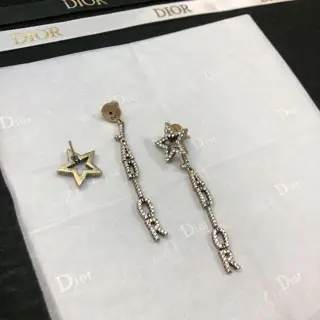 Dior letter earrings new models are now available at the counter. They are so beautiful