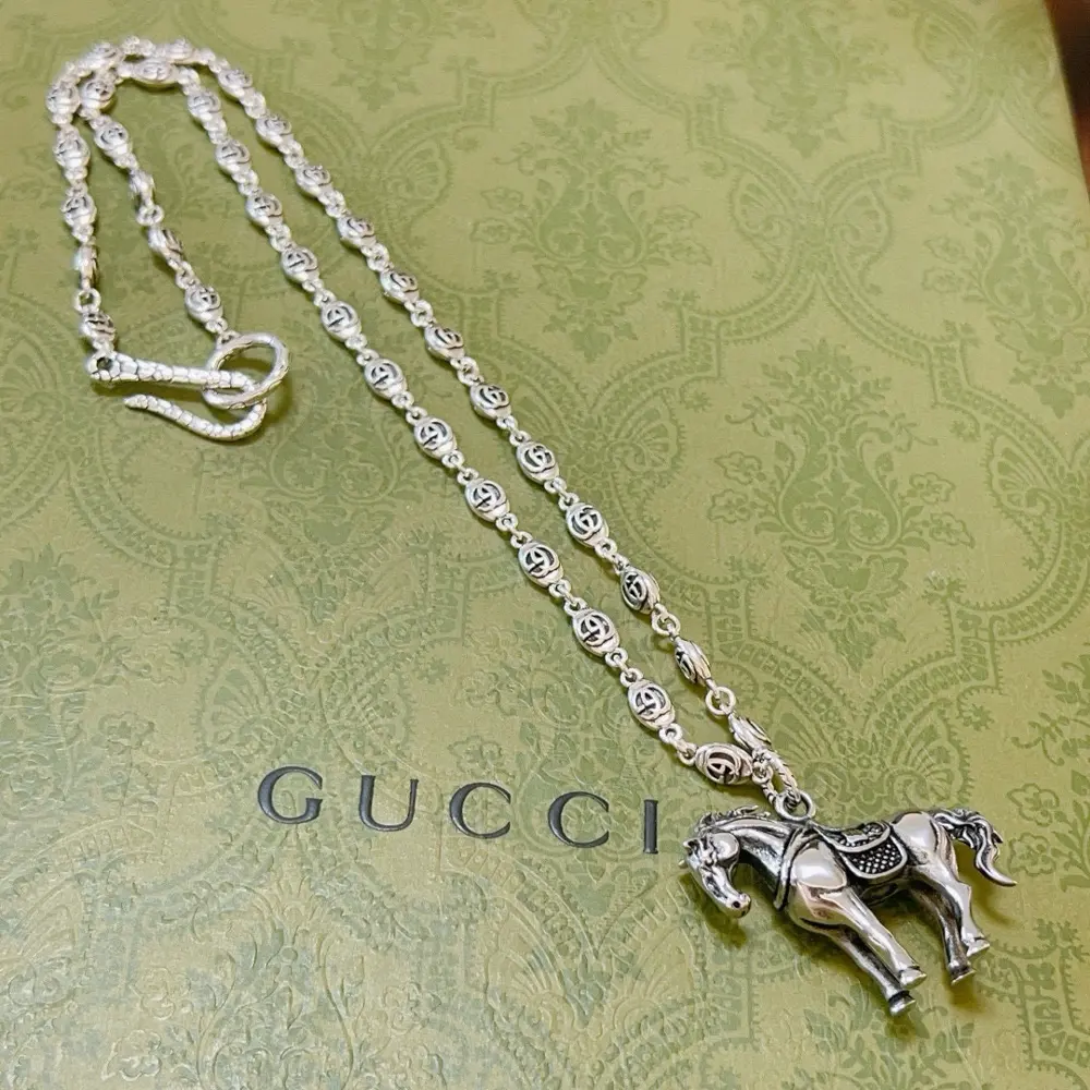 GucciThe latest Gucci necklace with a higher grade chain