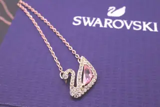 Swarovski Rouge Pink Diamond Swan Clavicle Necklace