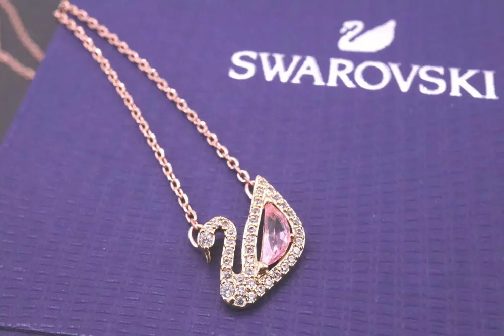 Swarovski Rouge Pink Diamond Swan Clavicle Necklace