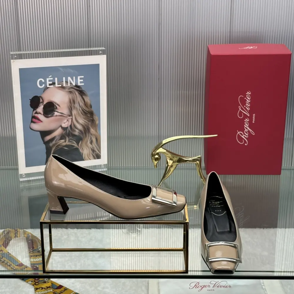 Roger Vivier classic Trompette series square buckle square toe flat shoes