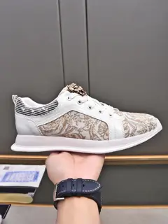 Versace fashion men’s shoes are luxurious and of high quality. Designers professionally