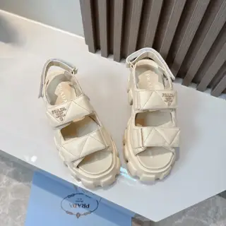 Prada new sandal series thick-soled sandals This is a must-have for summer. Soft and