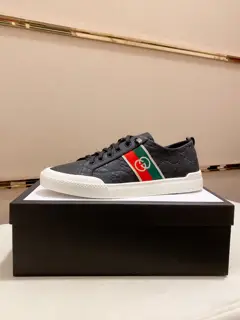 Gucci half-slip counters are on sale at the same time