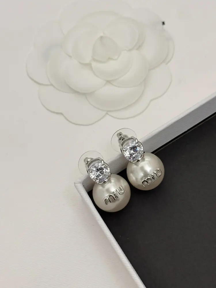 Miumiu new rhinestone pearl earrings