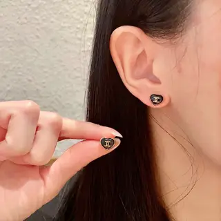 Chanel second-hand earrings