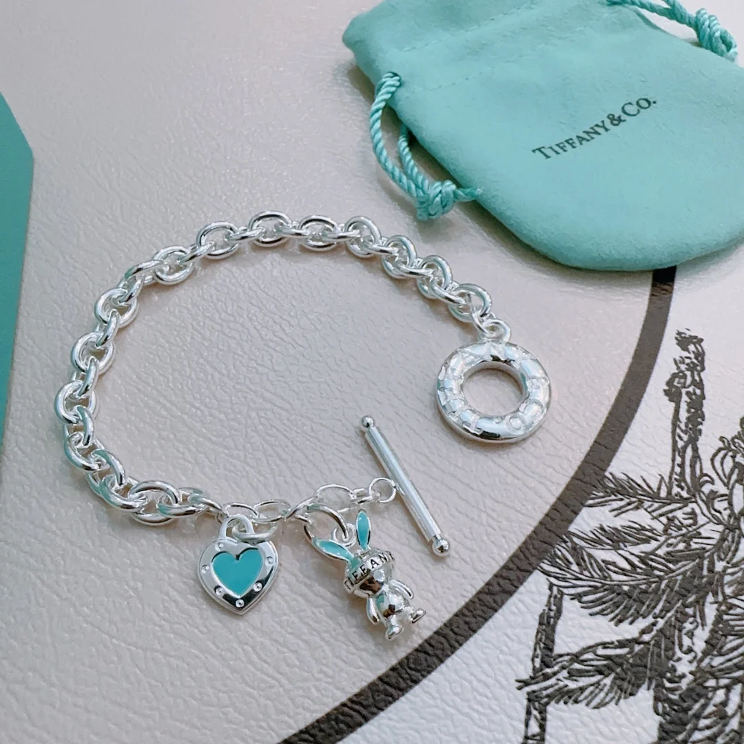 Tiffany’s exquisite silver version bracelet